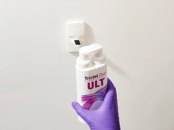 Duo DOK pour accrocher une bouteille de désinfectant pour dispositifs médicaux Tristel Duo ULT