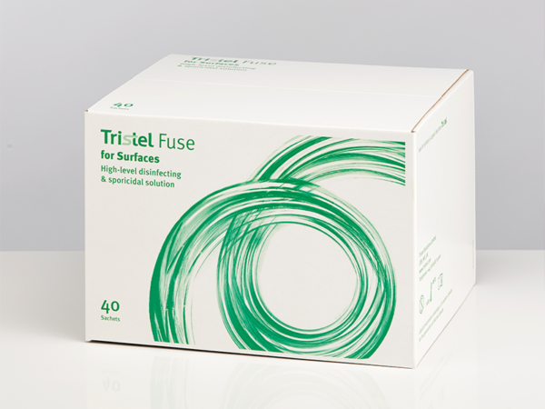 Boîte de Tristel Fuse for Surfaces: désinfectant sporicide pour les grandes surfaces.